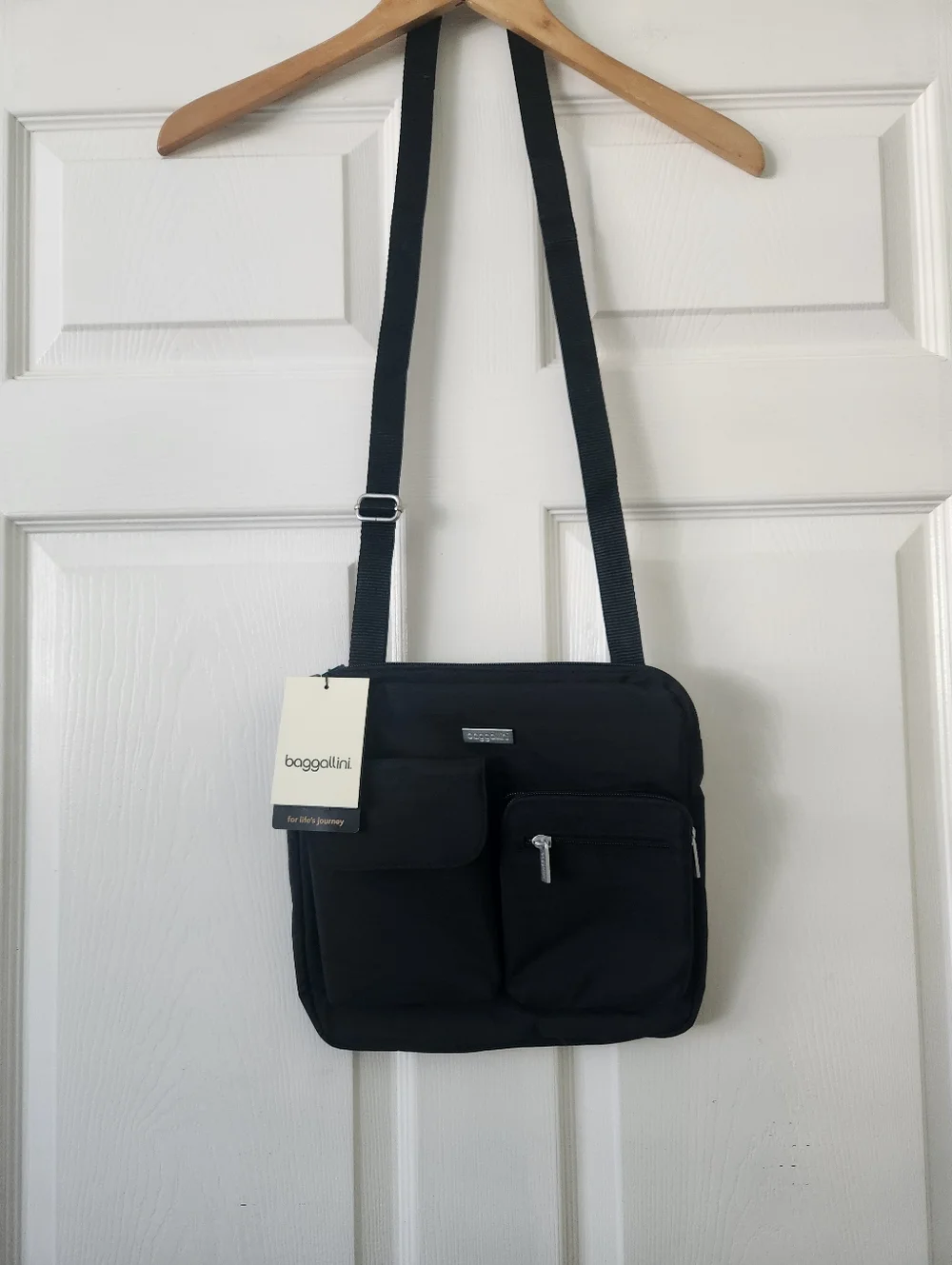 NWT Baggallini Black Compact Crossbody Organizer - Picture 2 of 10